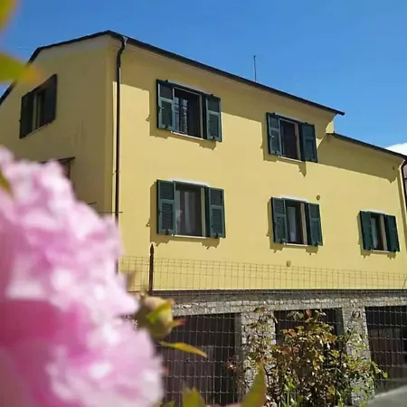 Ulivi - Charming 1 Bedroom With Garden And Parking Apartmán *