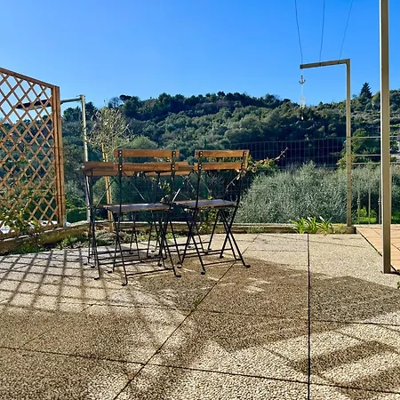 Ulivi - Comodita E Tranquillita Con Patio E Parcheggio 因佩里亚