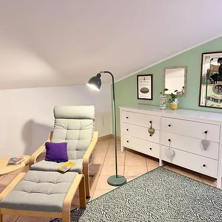 Apartmán Ulivi - Charming 1 Bedroom With Garden And Parking