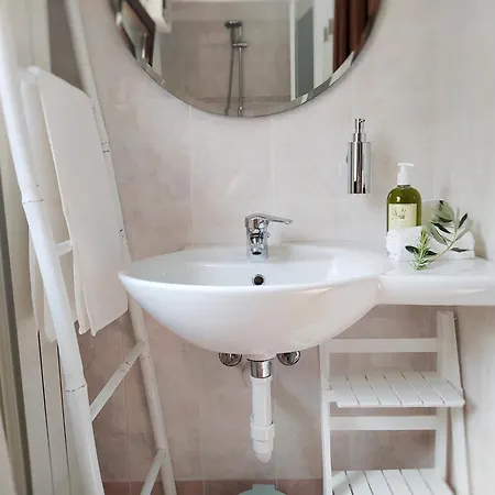 Apartmán Ulivi - Charming 1 Bedroom With Garden And Parking Imperia