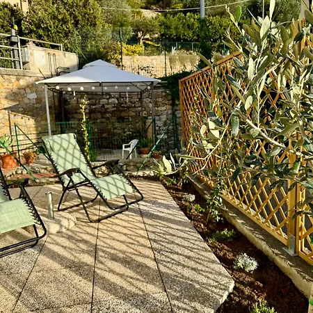 Ulivi - Comodita E Tranquillita Con Patio E Parcheggio * אימפריה
