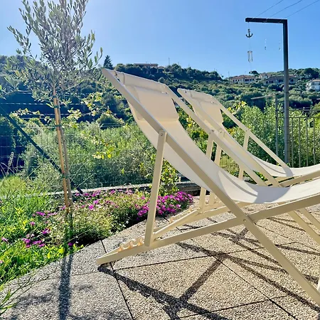 Daire Ulivi - Charming 1 Bedroom With Garden And Parking