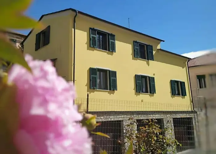 Ulivi - Comodita E Tranquillita Con Patio E Parcheggio דירה *