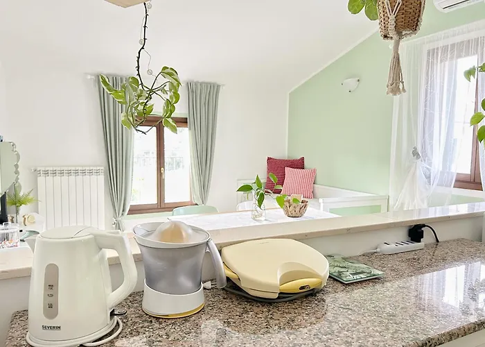Ulivi - Comodita E Tranquillita Con Patio E Parcheggio