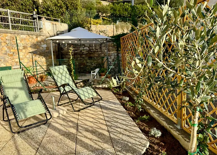 Ulivi - Comodita E Tranquillita Con Patio E Parcheggio * Imperia