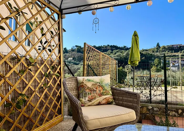 Ulivi - Comodita E Tranquillita Con Patio E Parcheggio