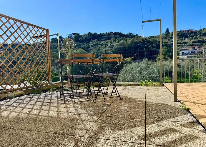 Ulivi - Comodita E Tranquillita Con Patio E Parcheggio אימפריה